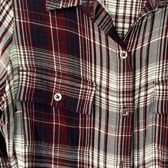 Guess bottom up plaid shirt - Picture 3 of 4